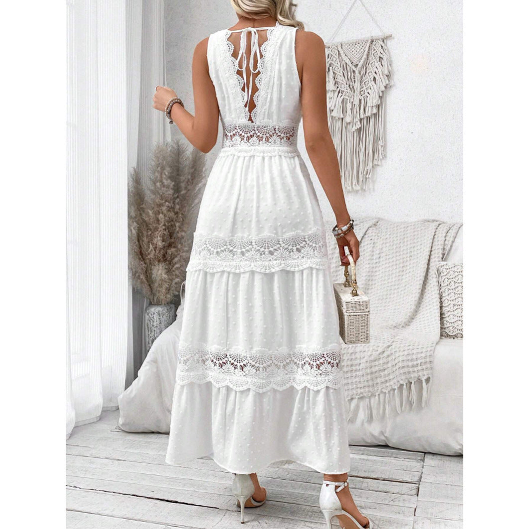 Robe en dentelle sans manches avec décolleté en V