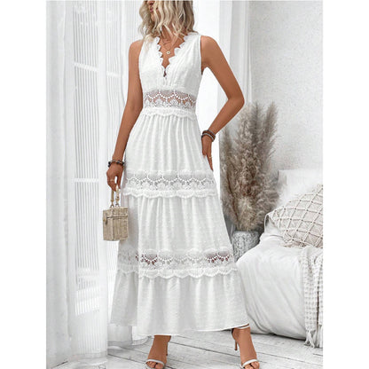 Robe en dentelle sans manches avec décolleté en V