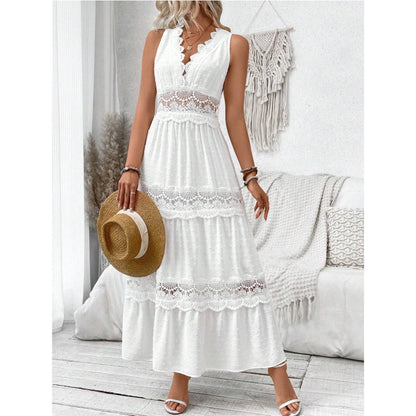 Robe en dentelle sans manches avec décolleté en V