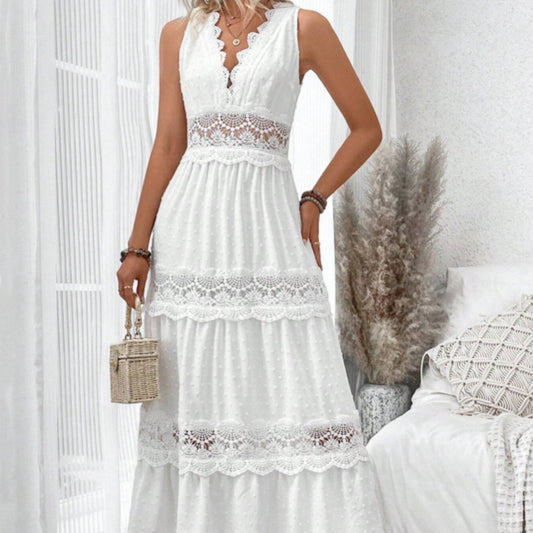 Robe en dentelle sans manches avec décolleté en V