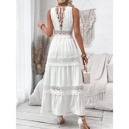 Robe en dentelle sans manches avec décolleté en V